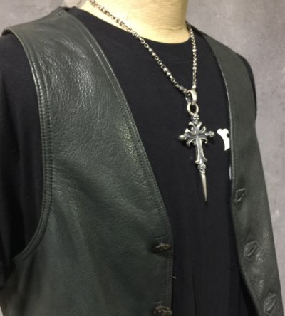 画像9: 3Skull On 2inc Plain Grooved Cross With Single Skull Dagger Pendant (Quarter)
