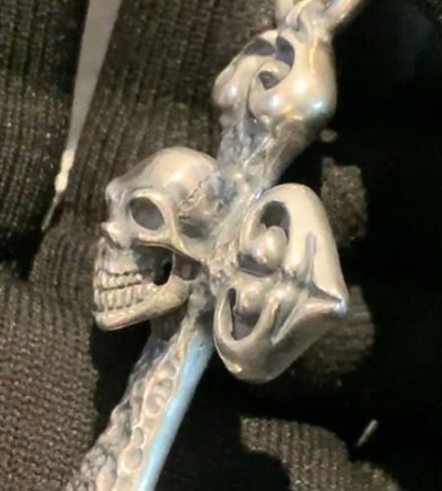 画像12: Skull On Half 4Heart Chiseled Cross With Chevron Bail Pendant