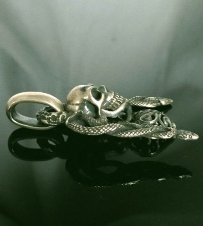 画像4: Skull On Snake Buckle With Heart Pendant