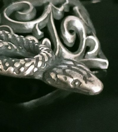 画像5: Skull On Snake Buckle With Heart Pendant