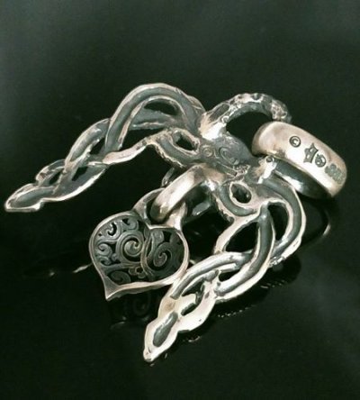 画像3: Skull On Snake Buckle With Heart Pendant