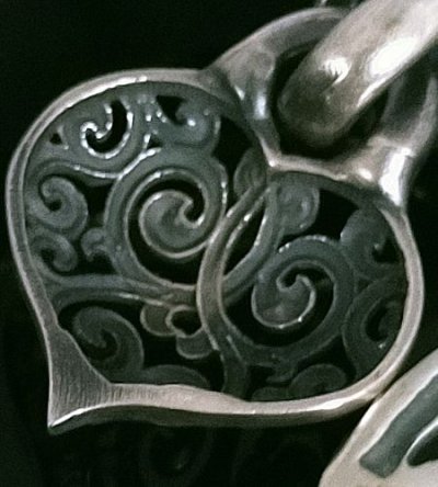 画像8: Skull On Snake Buckle With Heart Pendant
