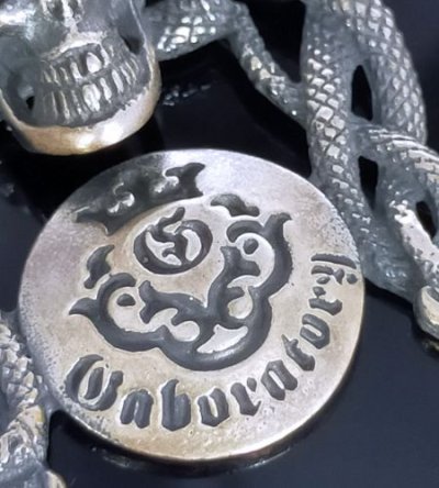 画像8: Skull On Snake Buckle With Atelier Mark Button Pendant
