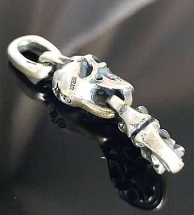 画像4: Quarter Skull With Quarter Sculpted Oval Pendant