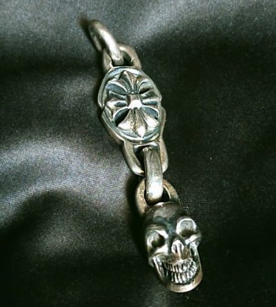 画像11: Both Side Classic Cross Oval With Single Skull Pendant