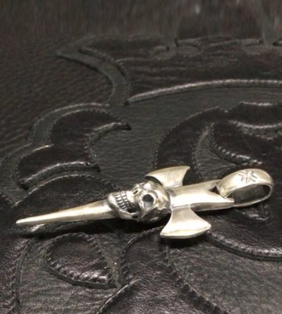 画像12: Single Skull Dagger Round Bottom Pendant
