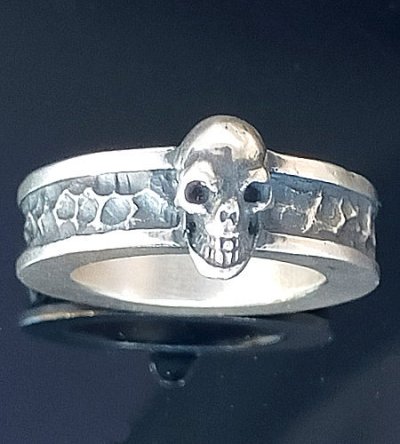 画像11: Twelve Small Skull On 7.5mm Wide Side Flat Chiseled Reel Ring