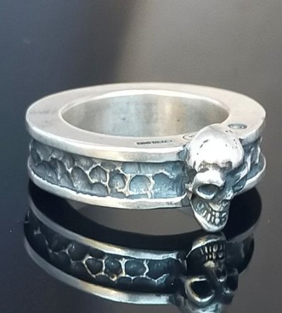 画像7: Twelve Small Skull On 7.5mm Wide Side Flat Chiseled Reel Ring