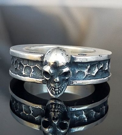 画像4: Twelve Small Skull On 7.5mm Wide Side Flat Chiseled Reel Ring