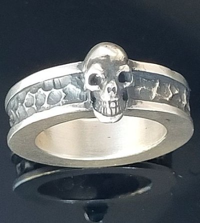 画像8: Twelve Small Skull On 7.5mm Wide Side Flat Chiseled Reel Ring