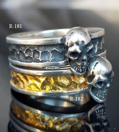 画像15: Twelve Small Skull On 7.5mm Wide Side Flat Chiseled Reel Ring
