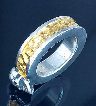 画像11: Pure Gold Wrap Twelve Small Skull On 7.5mm Wide Side Flat Chiseled Reel Ring