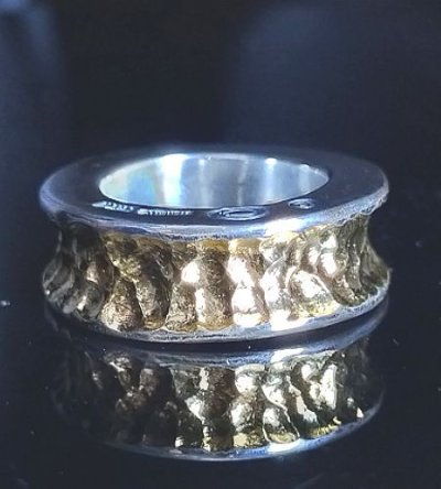 画像1: Pure Gold Wrap 10 x 6mm Wide Bolo Neck Chiseled Reel Ring