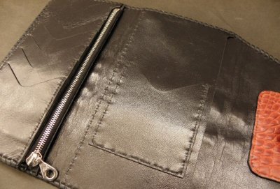 画像12: Crocodile W-Spine Tail Wallet With Skull Button