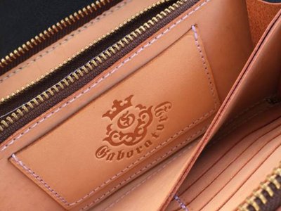 画像15: Atelier Mark Overlay Saddle Leather Round Zip Wallet (Natural)