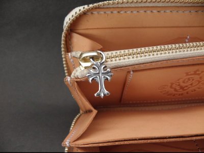 画像8: Atelier Mark Overlay Saddle Leather Round Zip Wallet (Natural)