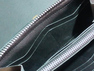 画像9: Atelier Mark Overlay Saddle Leather Round Zip Wallet (Slim Type・2tone)