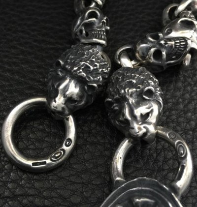 画像9: Skull On Crown Sculpted Oval Keeper With 2Lions & 13Skull Links Wallet Chain
