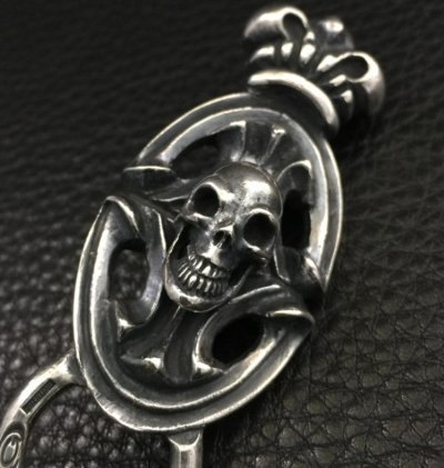 画像4: Skull On Crown Sculpted Oval Keeper With 2Lions & 13Skull Links Wallet Chain