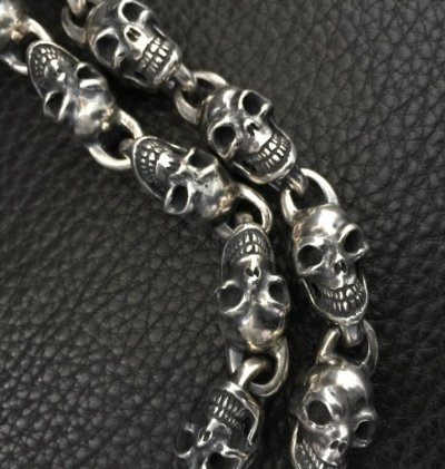 画像19: Skull On Crown Sculpted Oval Keeper With 2Lions & 13Skull Links Wallet Chain