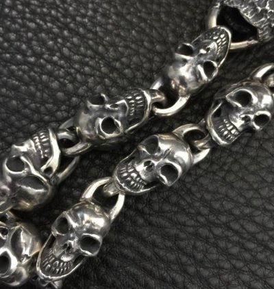 画像17: Skull On Crown Sculpted Oval Keeper With 2Lions & 13Skull Links Wallet Chain