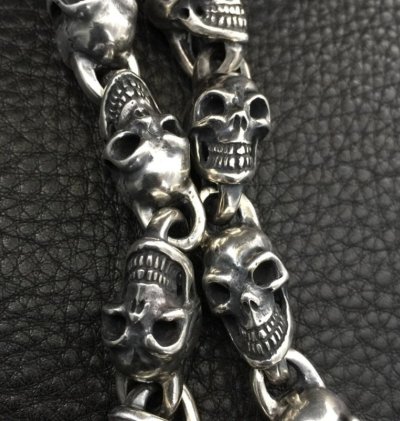 画像16: Skull On Crown Sculpted Oval Keeper With 2Lions & 13Skull Links Wallet Chain