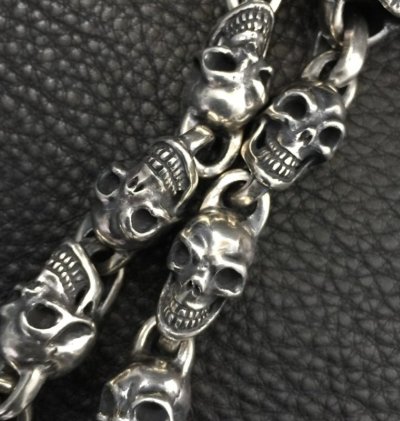 画像15: Skull On Crown Sculpted Oval Keeper With 2Lions & 13Skull Links Wallet Chain