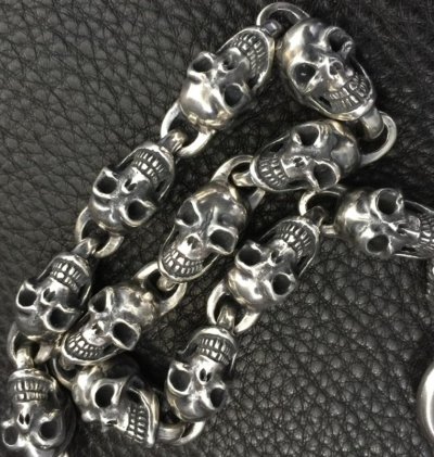 画像14: Skull On Crown Sculpted Oval Keeper With 2Lions & 13Skull Links Wallet Chain