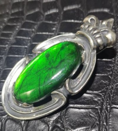 画像4: Flashing Fire Green Labradorite With Crown On Sculpted Oval Pendant