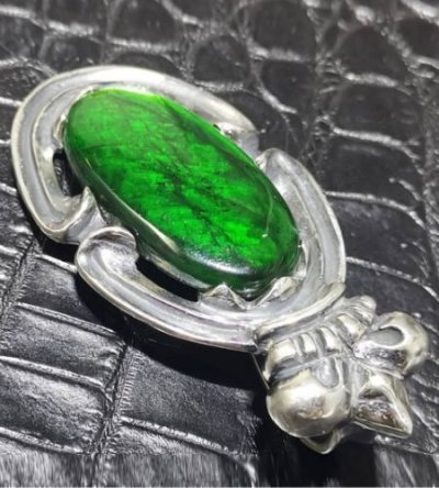 画像6: Flashing Fire Green Labradorite With Crown On Sculpted Oval Pendant