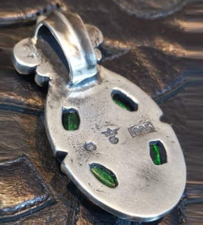 画像3: Flashing Fire Green Labradorite With Large Crown On Sculpted Oval Pendant