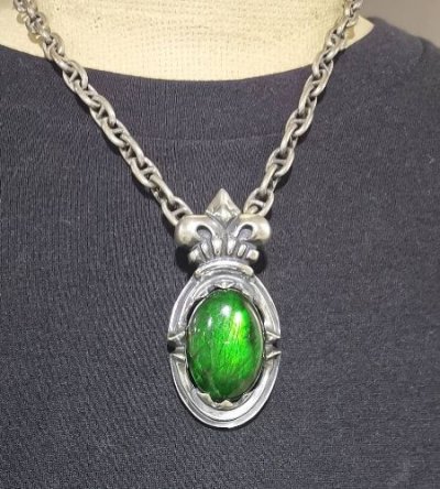 画像12: Flashing Fire Green Labradorite With Large Crown On Sculpted Oval Pendant