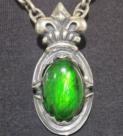 画像11: Flashing Fire Green Labradorite With Large Crown On Sculpted Oval Pendant