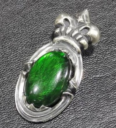 画像9: Flashing Fire Green Labradorite With Large Crown On Sculpted Oval Pendant