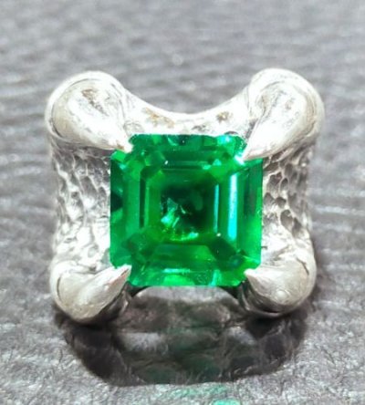 画像3: 8.09Ct Rectangle Green Emerald Predator Ring