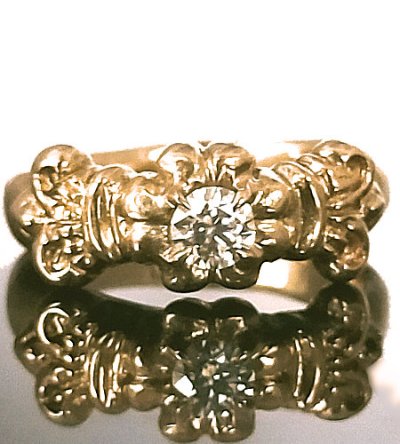 画像1: 18k Small 4Heart Crown Moissanite Ring