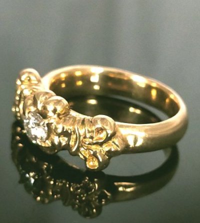画像2: 18k Small 4Heart Crown Moissanite Ring