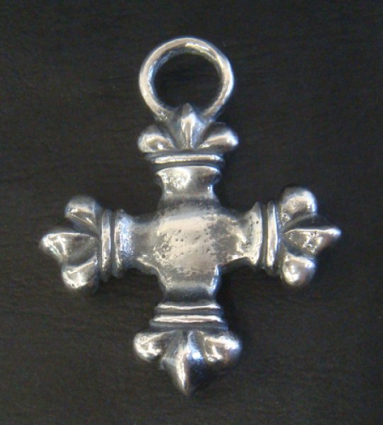 画像2: Quarter 4 Heart Crown Short Cross Pendant (2)