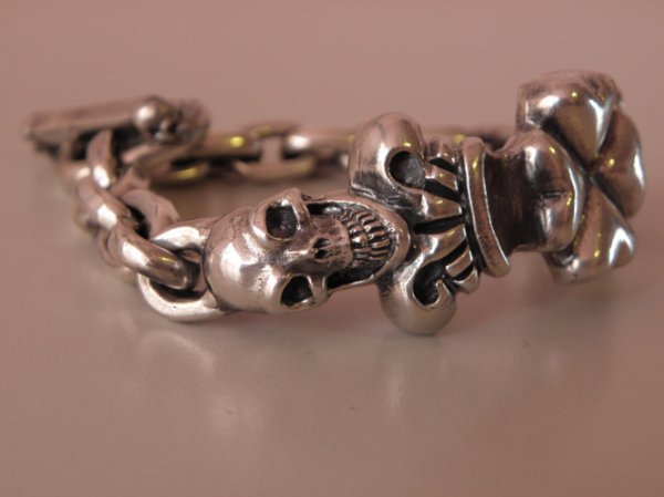 画像2: 2Skull On 4Heart Crown & Chain Links Bracelet (2)