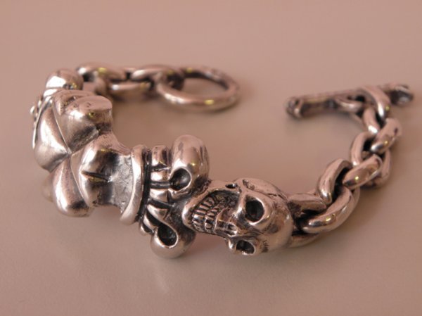 画像4: 2Skull On 4Heart Crown & Chain Links Bracelet (4)