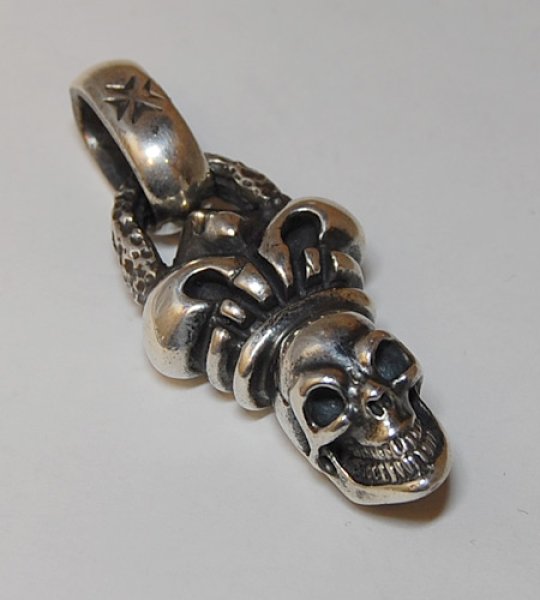 画像2: Skull Crown With Chiseled Loop & H.W.O Pendant (2)