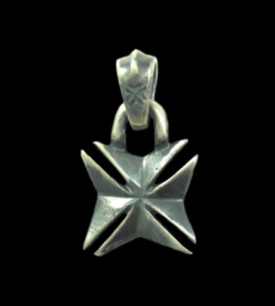 画像1: Maltese Cross Pendant (1)