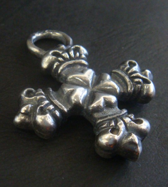 画像3: Quarter 4 Heart Crown Short Cross Pendant (3)