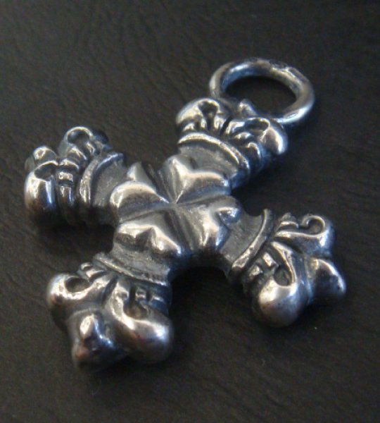 画像4: Quarter 4 Heart Crown Short Cross Pendant (4)