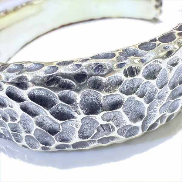 画像11: 17mm Large Chiseled Flat Bar Bangle Bold (11)