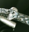 画像6: Twelve Small Skull On 7.5mm Chiseled Wire O-ring Bangle (6)