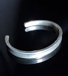 画像2: 6 x 4mm Wide Bolo Neck Smooth Reel Bangle (2)