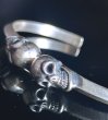 画像2: Quarter Floating Skull Triangle Wire Bangle (2)