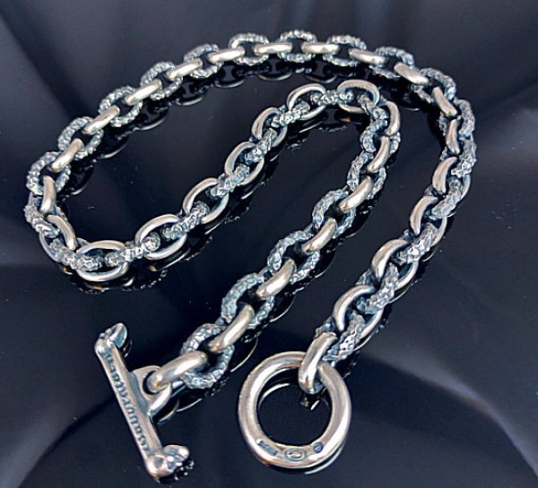 画像1: Half Small Oval & Chiseled Small Oval Chain Links Necklace (1)