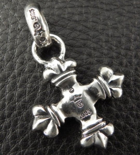 画像4: Half 4Heart Crown Short Cross With H.W.O Pendant (4)